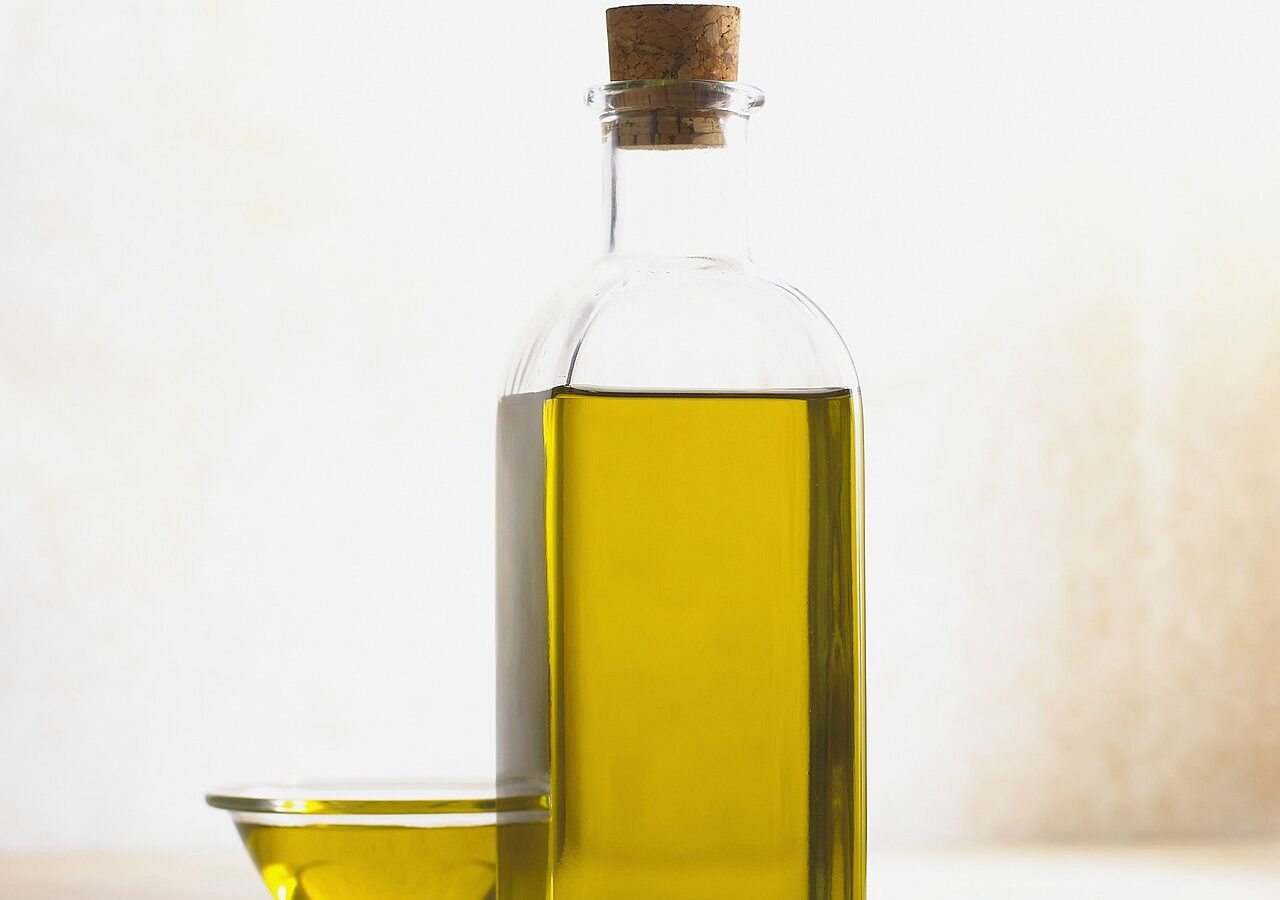 Buying Olive Oil in Bulk Without Wasting Half of It