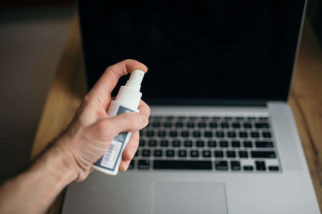 White Vinegar for Cleaning: Where It Works and Where It Does Not