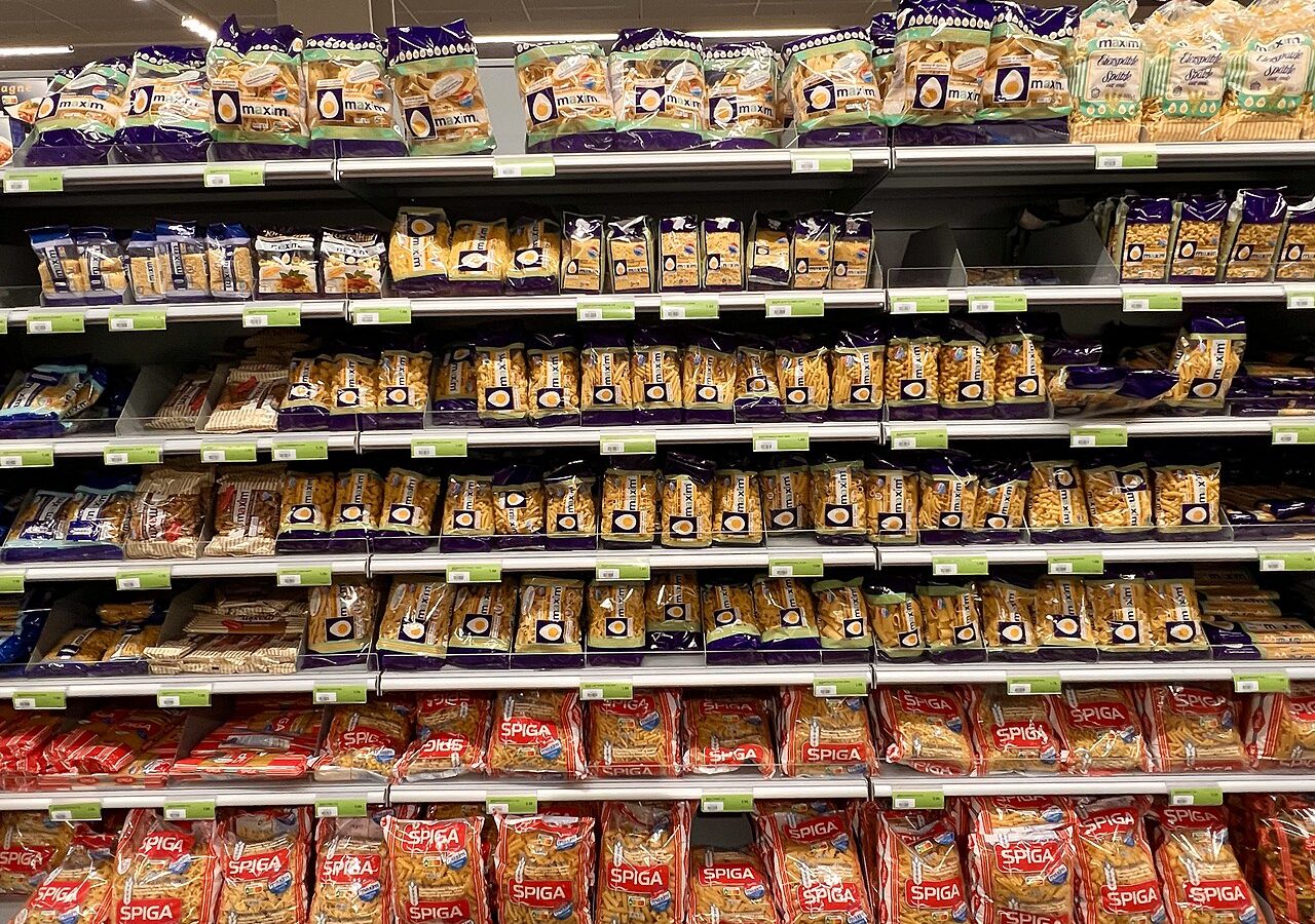 Buying the Middle Size: Why the Biggest Pack Is Often the Worst Deal